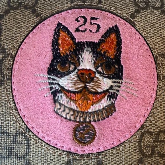 GUCCI GG Supreme
Canvas Mystic Cat
Compact Wallet - Picture 2 of 13
